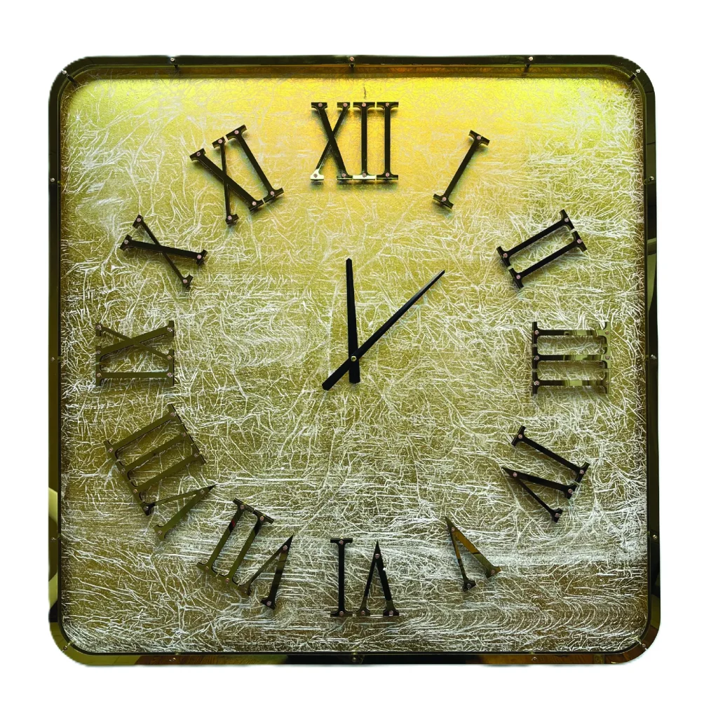 ساعت طلایی روشن مربع